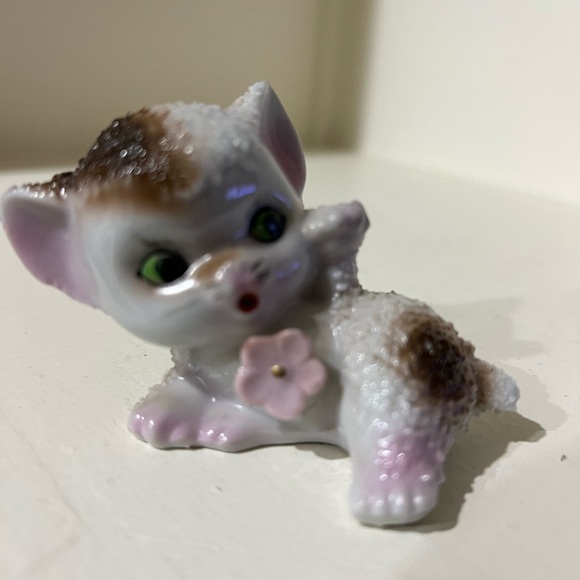 Vintage Japan Spaghetti Texture playful kitten,green eyed figurine. 2”tall - Picture 4 of 4